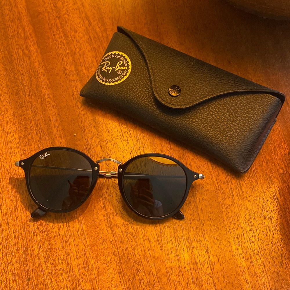Classic Ray Ban Sunnies, new with the case